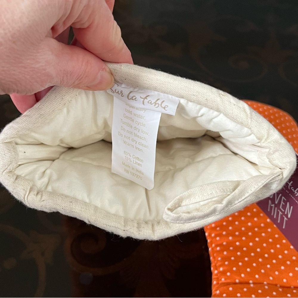 Sur La Table Oven Mitt and Towels Set NWT - Picture 5 of 12